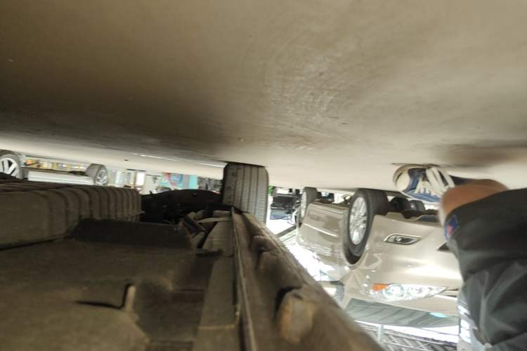 Used Buick GL8 2022 ES Landtrek 653T Luxury Edition Right Side Sill