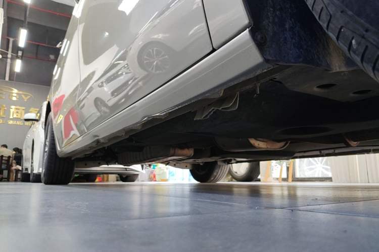 Used Buick GL8 2022 ES Landtrek 653T Comfort Edition Right Side Sill