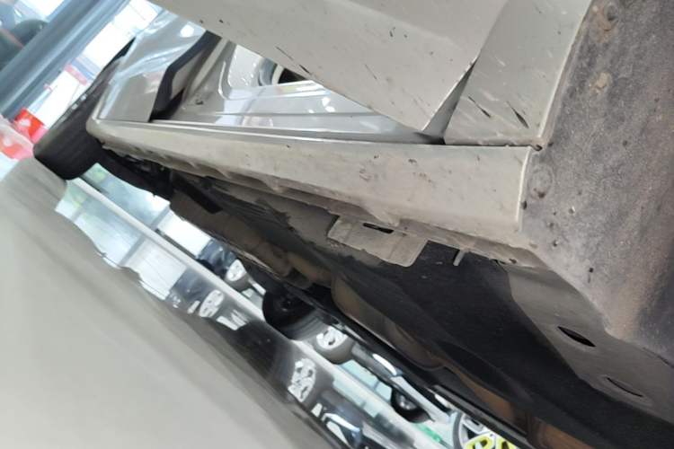 Used Buick GL8 2022 ES Landtrek 653T Luxury Edition Right Side Sill