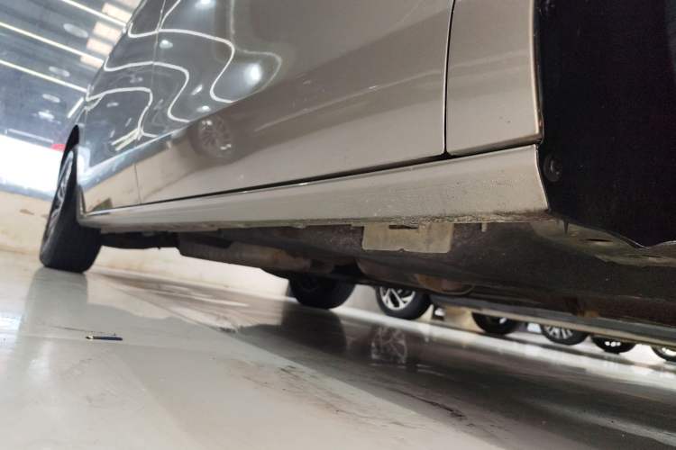 Used Buick GL8 2022 ES Landtrek 653T Comfort Edition Right Side Sill