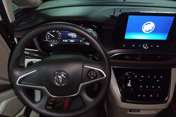 Used Buick GL8 2022 Land Cruiser Executive Class 652T Comfort Model Steering Wheel