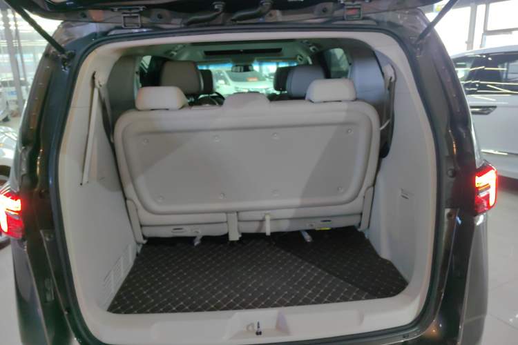 Used Buick GL8 2022 Land Business Class 652T Luxury Model Trunk