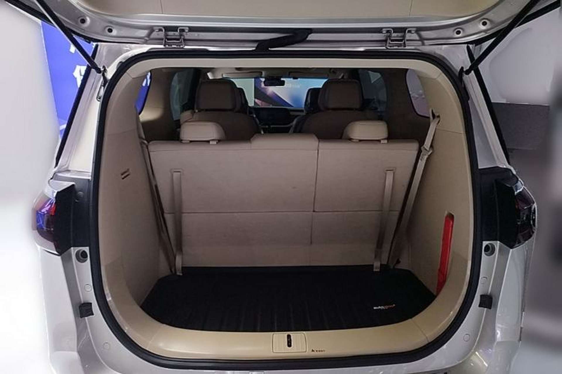 Used Buick GL8 2022 ES Landtrek 653T Luxury Edition Trunk