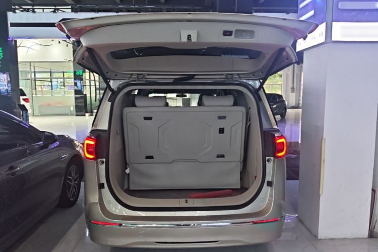 Used Buick GL8 2022 ES Landtrek 653T Comfort Edition Trunk