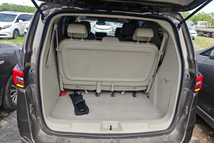 Used Buick GL8 2022 Land Business Class 652T Luxury Model Trunk