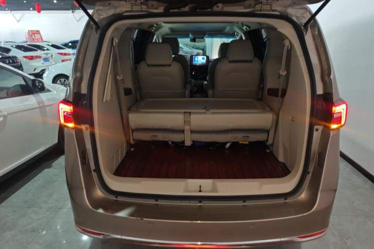 Used Buick GL8 2022 Land Cruiser Executive Class 652T Comfort Model Trunk