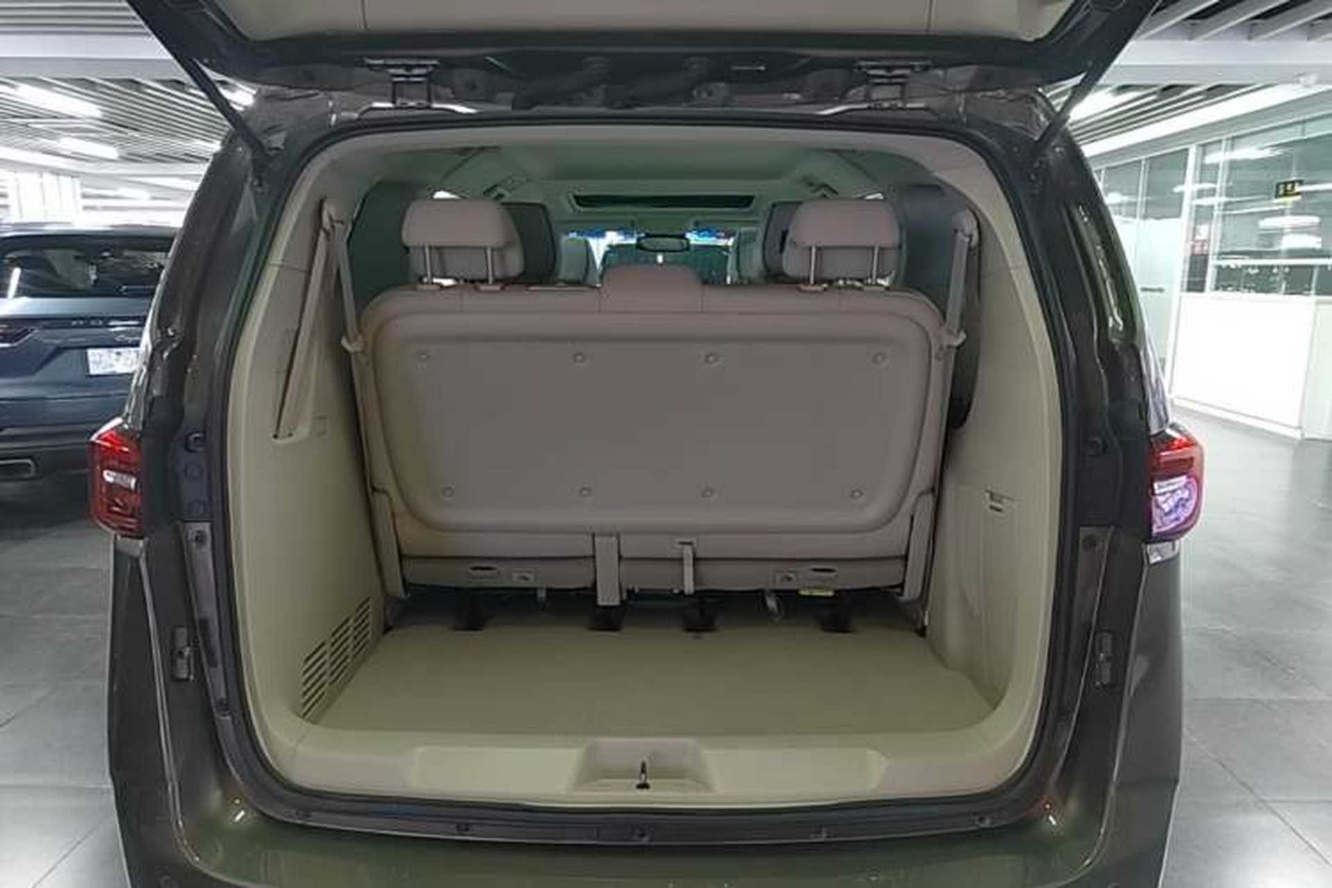 Used Buick GL8 2022 Land Business Class 652T Luxury Model Trunk
