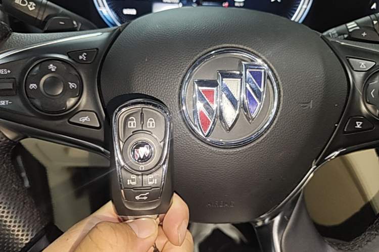 Used Buick GL8 2022 ES Landtrek 653T Flagship Model Vehicle Key