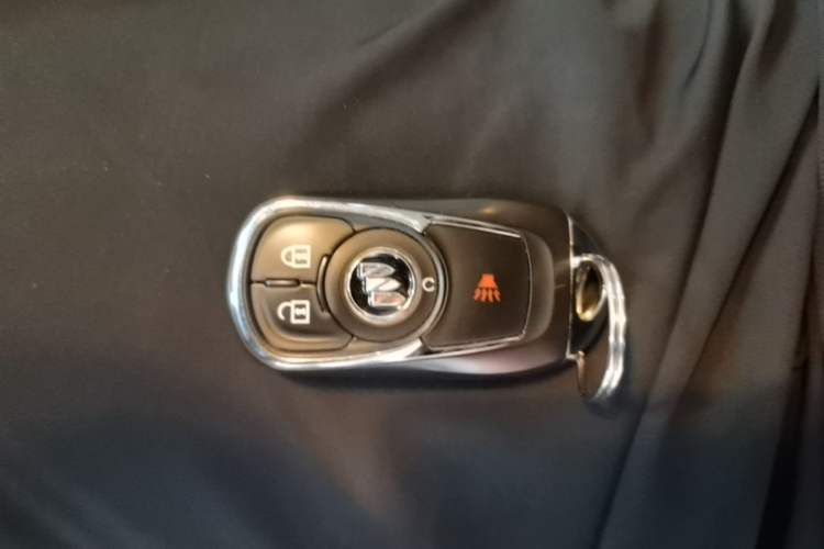 Used Buick GL8 2022 Land Cruiser Executive Class 652T Comfort Model Vehicle Key