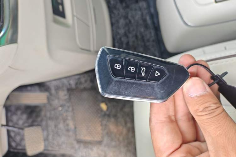 Used Buick GL8 2022 Land Business Class 652T Luxury Model Vehicle Key
