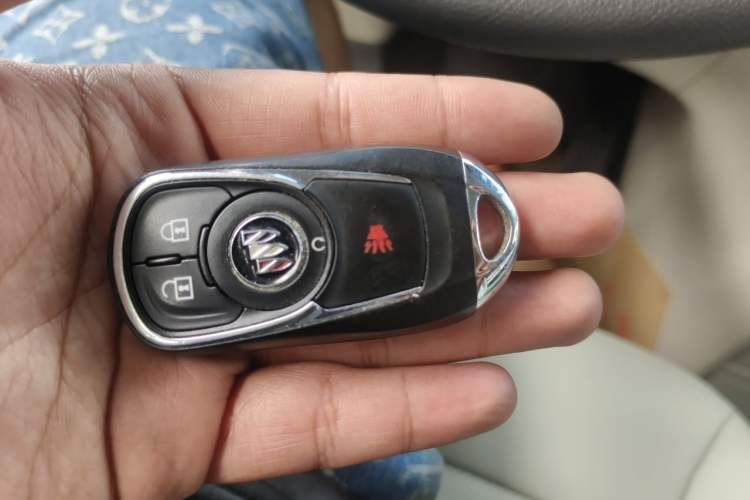 Used Buick GL8 2022 Land Cruiser Executive Class 652T Comfort Model Vehicle Key