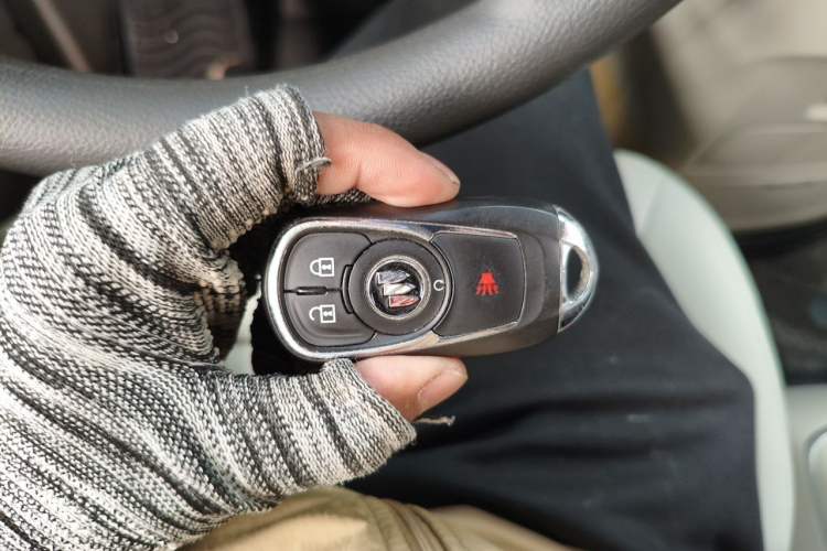 Used Buick GL8 2022 Land Cruiser Executive Class 652T Comfort Model Vehicle Key