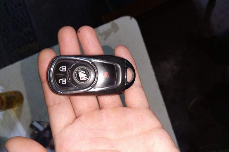 Used Buick GL8 2022 Land Cruiser Executive Class 652T Comfort Model Vehicle Key
