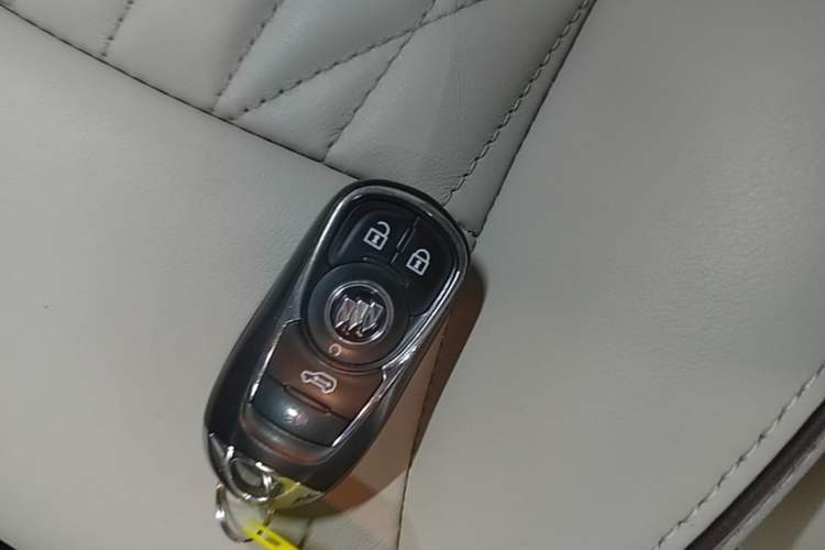 Used Buick GL8 2022 Land Business Class 652T Luxury Model Vehicle Key