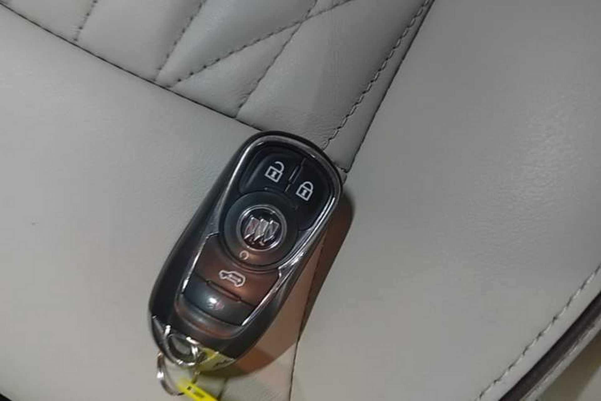 Used Buick GL8 2022 Land Business Class 652T Luxury Model Vehicle Key