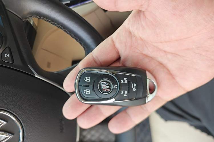 Used Buick GL8 2022 ES Landtrek 653T Flagship Model Vehicle Key