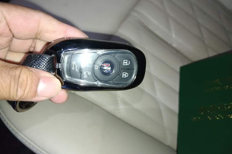 Used Buick GL8 2022 ES Land Cruiser 653T Luxury Model Vehicle Key