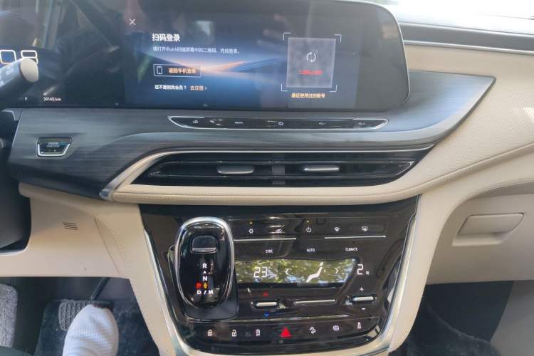 Used Buick GL8 2023 ES Lu Zun Deluxe Model Audio And AC Panel