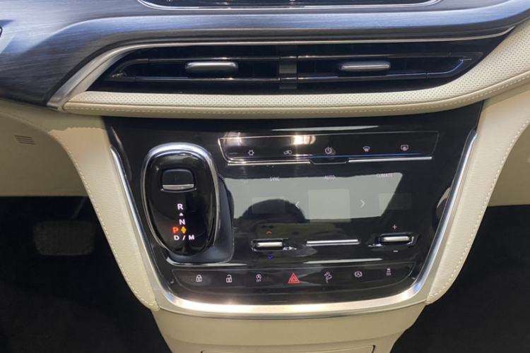 Used Buick GL8 2023 ES Lu Zun Deluxe Model Audio And AC Panel