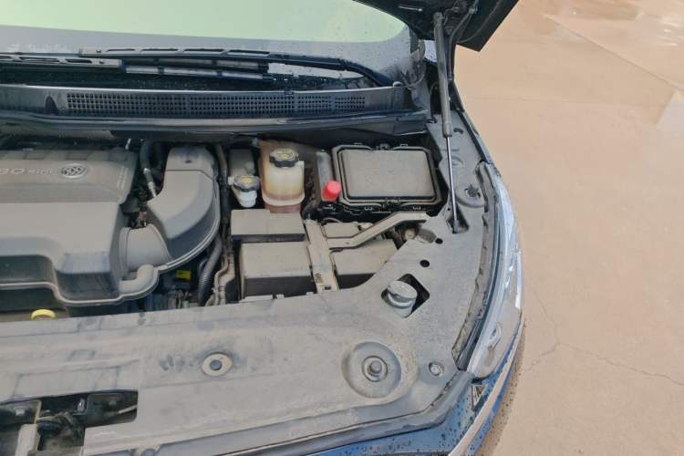 Used Buick GL8 2023 ES Lu Zun Comfort Model Engine Bay Left