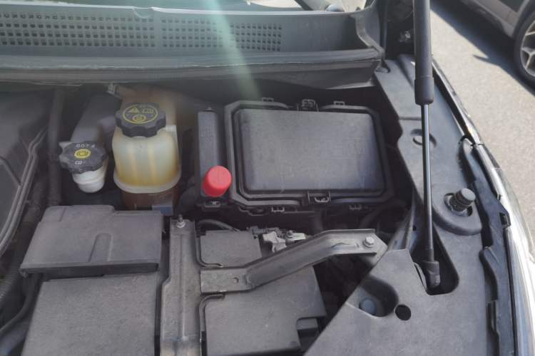 Used Buick GL8 2023 ES Lu Zun Luxury Model Engine Bay Left