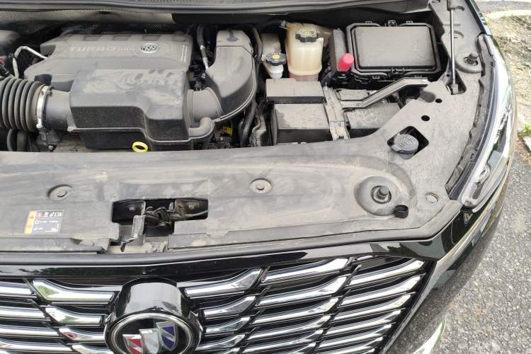 Used Buick GL8 2023 ES Lu Zun Deluxe Model Engine Bay Left
