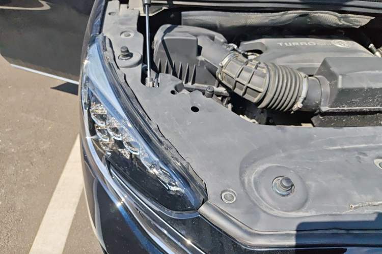 Used Buick GL8 2023 ES Lu Zun Luxury Edition and Yue Version Engine Bay Right