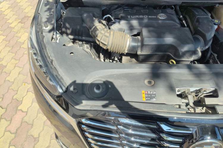 Used Buick GL8 2023 ES Lu Zun Deluxe Model Engine Bay Right