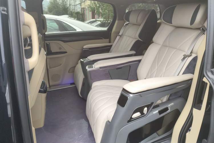 Used Buick GL8 2023 ES Lu Zun Deluxe Model Interior 1