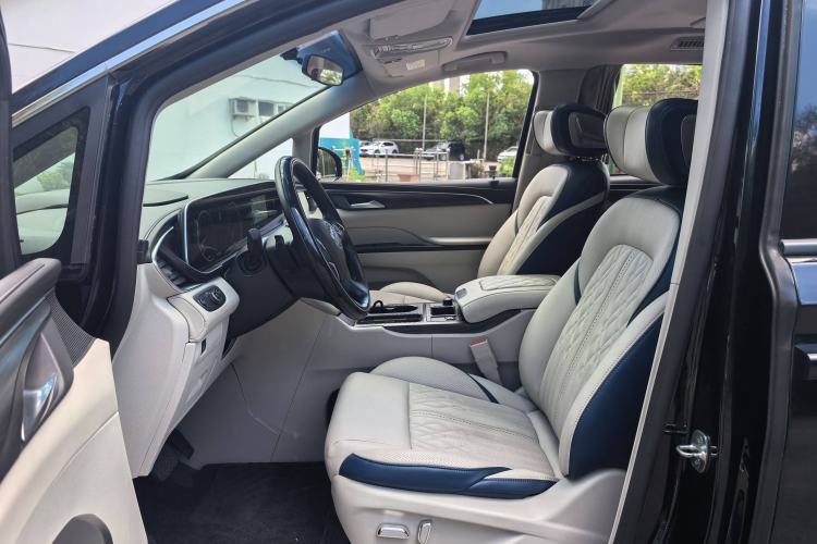 Used Buick GL8 2023 ES Lu Zun Comfort Model Interior 2