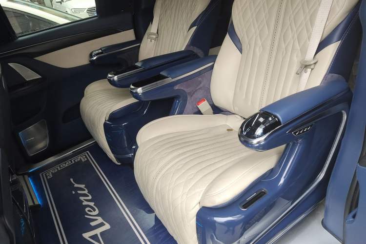 Used Buick GL8 2023 ES Lu Zun Comfort Model Interior 4