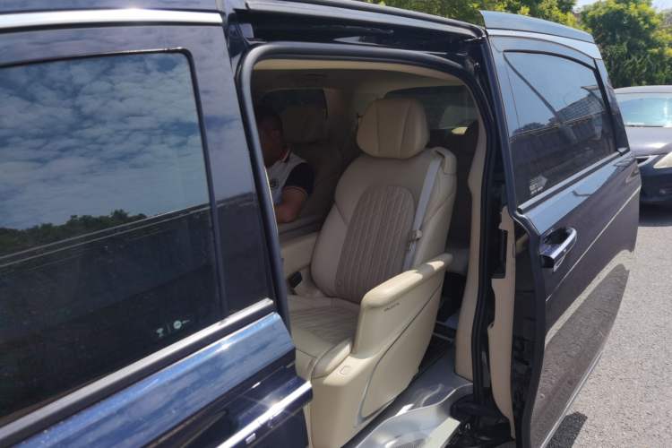 Used Buick GL8 2023 ES Lu Zun Luxury Model Left Rear Seat