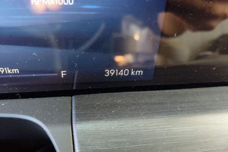 Used Buick GL8 2023 ES Lu Zun Deluxe Model Odometer Close Up