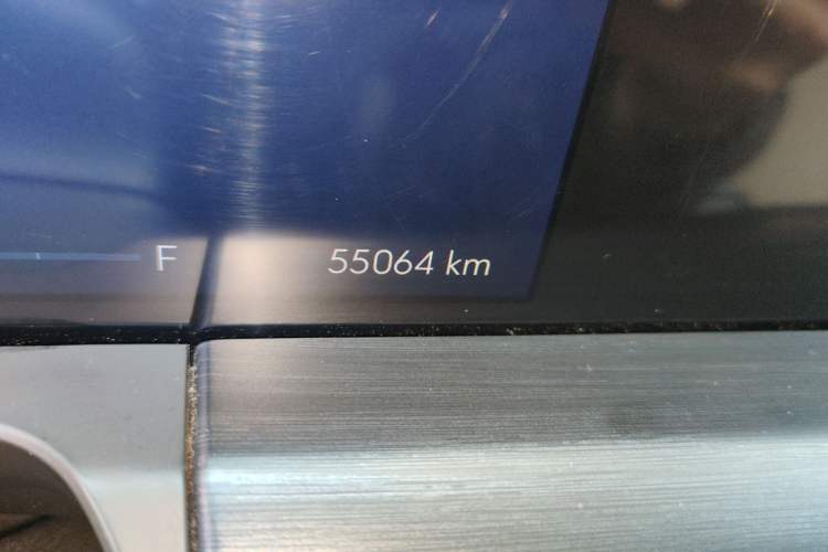 Used Buick GL8 2023 ES Lu Zun Deluxe Model Odometer Close Up