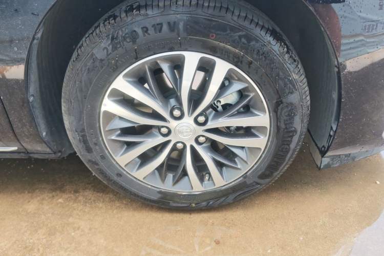Used Buick GL8 2023 ES Lu Zun Comfort Model Right Front Wheel Hub