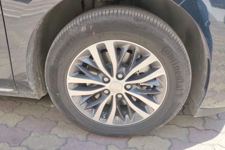 Used Buick GL8 2023 ES Lu Zun Deluxe Model Right Front Wheel Hub