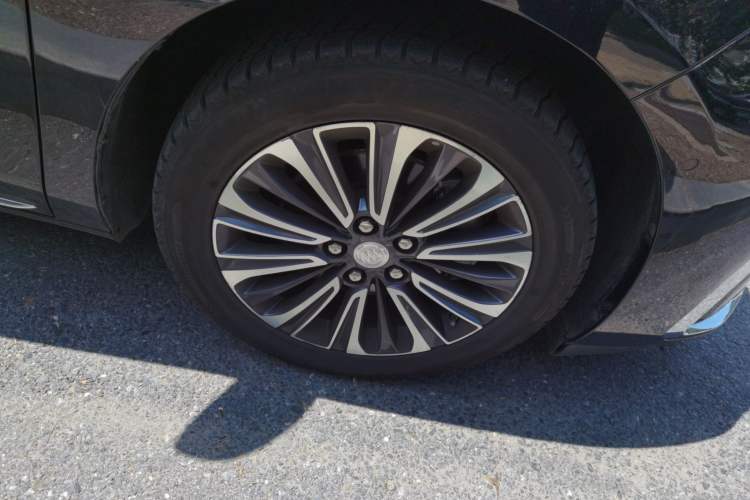Used Buick GL8 2023 ES Lu Zun Luxury Model Right Front Wheel Hub