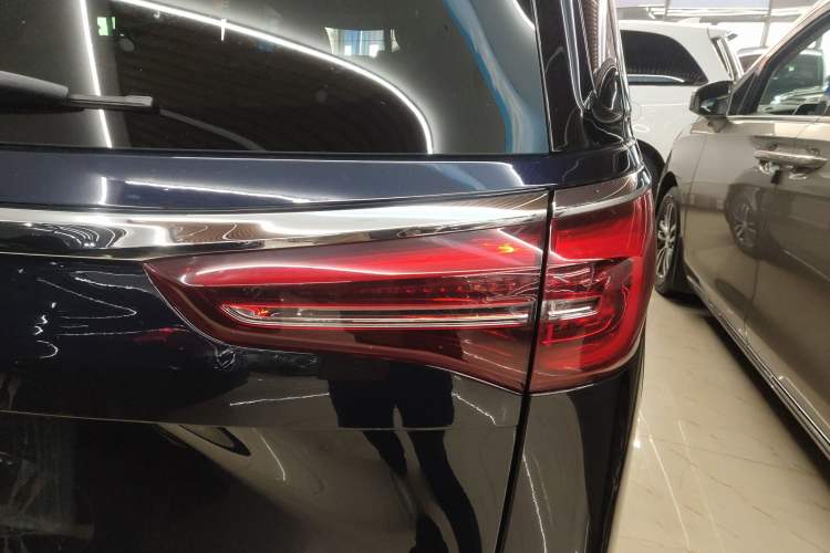 Used Buick GL8 2023 ES Lu Zun Deluxe Model Right Rear Taillight
