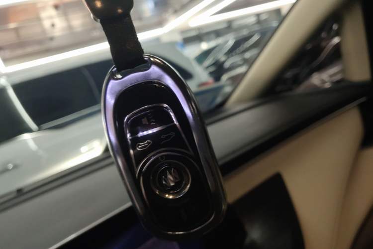 Used Buick GL8 2023 ES Lu Zun Deluxe Model Vehicle Key