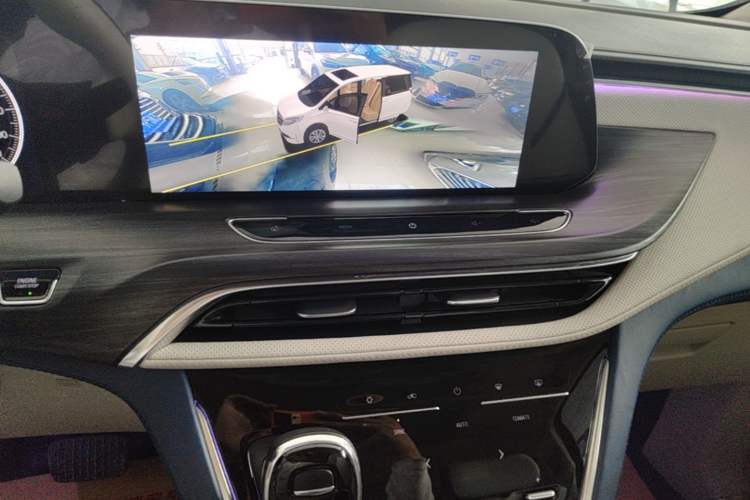 Used Buick GL8 2023 ES Lu Zun Comfort Model Audio And AC Panel