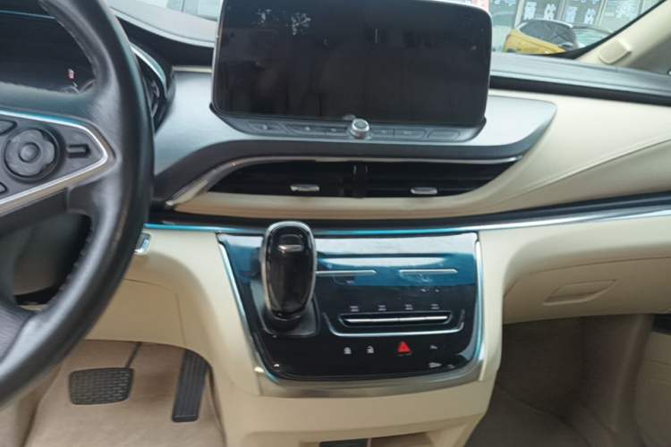 Used Buick GL8 2023 Land Executive Class 652T Luxury Model Audio And AC Panel
