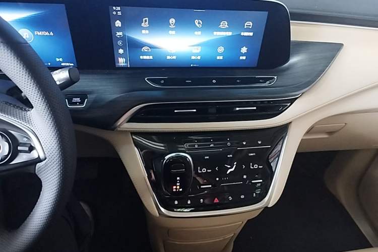 Used Buick GL8 2023 ES Lu Zun Luxury Model Audio And AC Panel