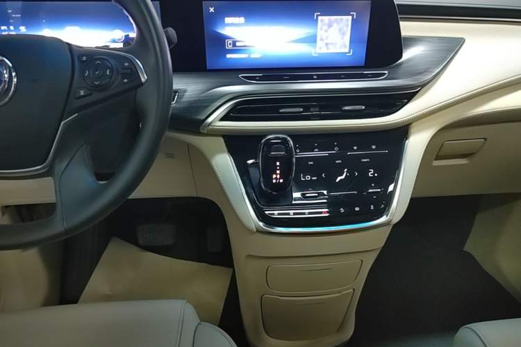 Used Buick GL8 2023 ES Lu Zun Deluxe Model Audio And AC Panel