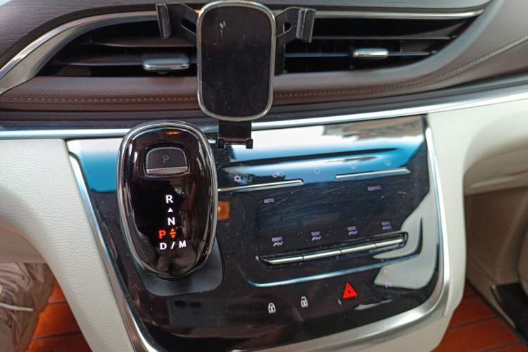 Used Buick GL8 2023 Land Executive Class Smart Enjoyment Model Audio And AC Panel