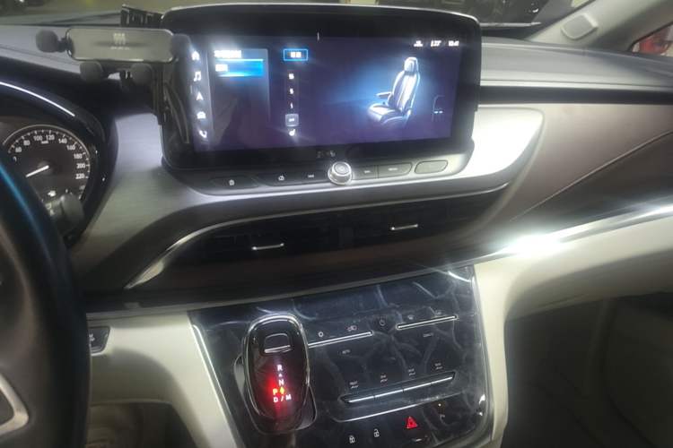 Used Buick GL8 2023 Land Executive Class 652T Luxury Model Audio And AC Panel