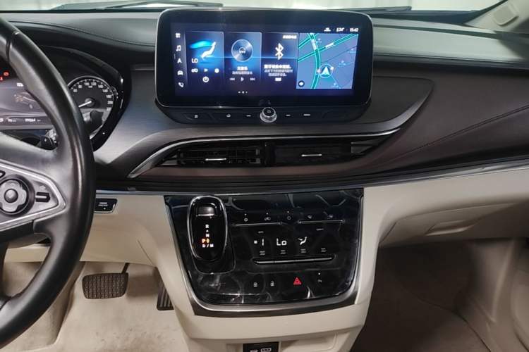 Used Buick GL8 2023 Land Executive Class 652T Luxury Model Audio And AC Panel