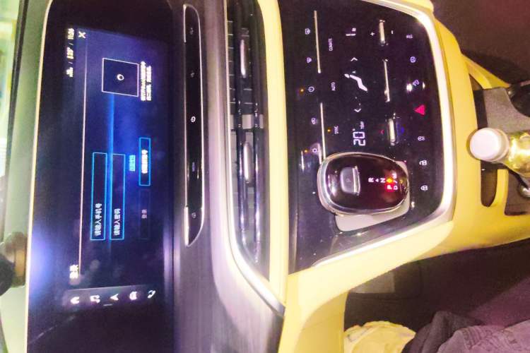 Used Buick GL8 2023 ES Lu Zun Deluxe Model Audio And AC Panel