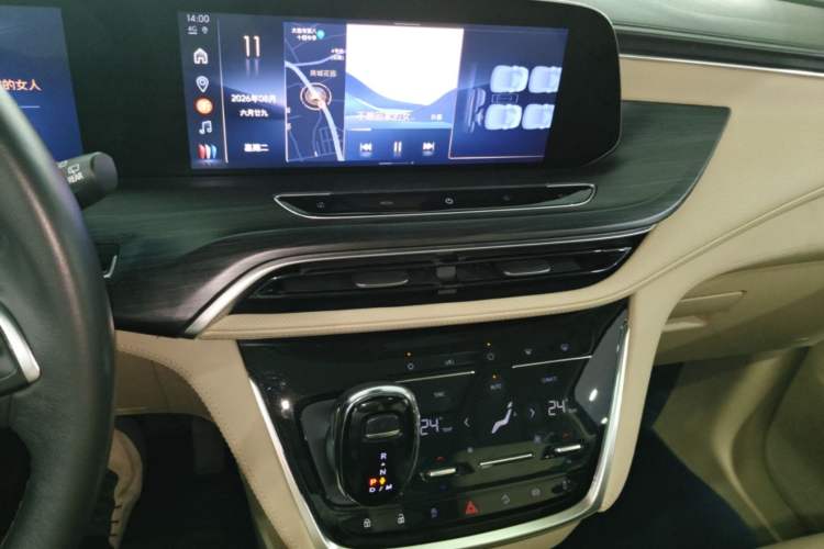 Used Buick GL8 2023 ES Lu Zun Luxury Model Audio And AC Panel