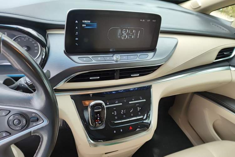 Used Buick GL8 2023 Land Executive Class 652T Smart Luxury Model Audio And AC Panel