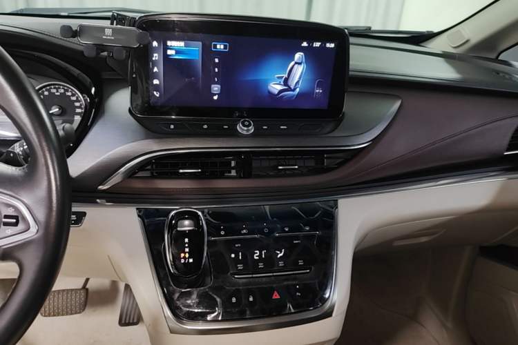 Used Buick GL8 2023 Land Executive Class 652T Luxury Model Audio And AC Panel